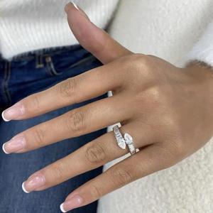 Anillo Abierto de Diamantes con Corte Pera y Baguette de Arin Luxury Co para Mujer, Oro Blanco de 14K con Baño de Rodio, Anillo de Compromiso de Lujo - Product Image 2