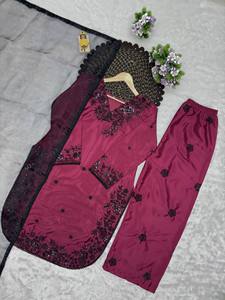 Salwar Kameez Tradicional para Mujer en Rayón Color Granate con Bordado Negro, Largo hasta el Tobillo, Corte Regular, Estilo Indio-Pakistaní, Ropa Casual - Product Image 5