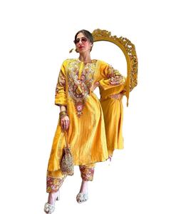 Traje Salwar de trabajo con bordado de seda Georgette de último diseñador por Fab Zone Indian & Pakistani Clothing - Product Image 1