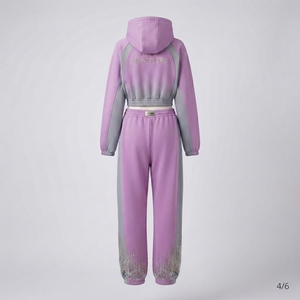 Conjunto Deportivo de Dos Piezas para Mujer con Capucha, Sudadera con Cierre y Bloques de Color, Pantalones Jogger con Detalle de Pedrería - Product Image 4