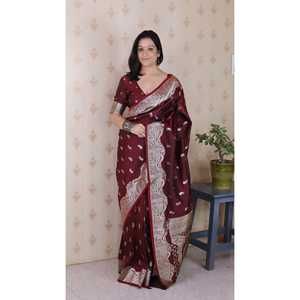 Robe de soirée en soie douce Banarasi marron, sari tissé en zari argenté - Product Image 6