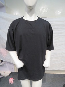 T-shirt Streetwear Oversize Noir Uni Personnalisé de Haute Qualité avec Logo Entièrement Imprimé, 300 Grammes, Coupe Ample et Longue, Idéal pour la Sérigraphie - Product Image 1