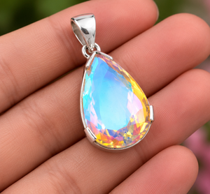 Pendentif en argent Aura Quartz avec pierre précieuse bleue irisée en forme de goutte d'eau et monture en argent moderne élégante - Product Image 6