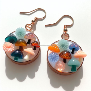 Collection de boucles d'oreilles en résine artisanale offrant un savoir-faire inégalé à des prix accessibles - Product Image 2