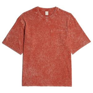 เสื้อยืดโอเวอร์ไซส์สีแดงผ้าฝ้ายฟอกทรงลำลองสำหรับผู้ชาย แขนสั้น คอกลม มีกระเป๋า ดีไซน์เรียบง่าย สไตล์วินเทจ น้ำหนัก 280 กรัม ผ้าไม่เป็นขุย - Product Image 1