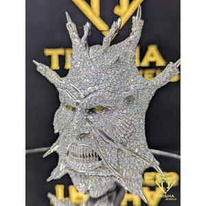 จี้หน้าปีศาจแบบกำหนดเอง ประดับเพชร VVS ที่ได้รับการเพาะเลี้ยงในห้องปฏิบัติการ พร้อมตัวเรือนเงินแท้ 925 เครื่องประดับฮิปฮอป โดย Trisha Jewels - Product Image 3