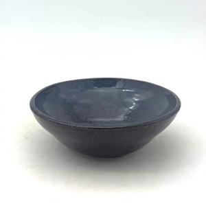 Tazón de Cerámica Esmaltada en Gris Suave, Borde Ancho, Gran Capacidad, Acabado Liso, Duradero, Apto para Alimentos, Ideal para Hornear, Mezclar y Servir - Product Image 1