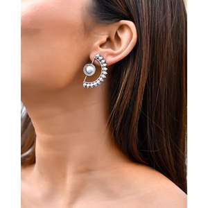 Pendientes de Botón Finos Meera Jaipur, Diseño Elegante en Plata para Mujer - Product Image 2