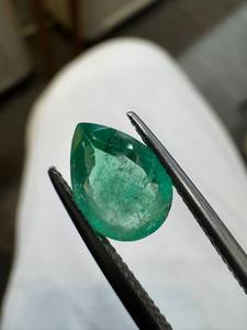 Émeraude Verte Naturelle Colombienne Coupe Poire 1.95CT Pierre Précieuse Libre avec Effet de Couleur pour la Fabrication de Bijoux Zehra Gems Jeweller - Product Image 3