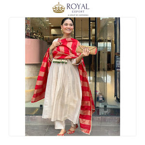 Collection de créateurs à prix abordable : Nouveaux ensembles Kurti et pantalon en soie brodée avec dupatta, parfaits pour les fêtes et festivals - Product Image 3