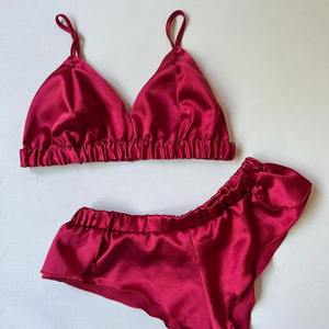 Ensemble soutien-gorge et culotte sexy pour femme en soie/coton avec dentelle, design triangle sans bretelles, bretelles ajustables par boutons, soutien-gorge à armatures - Product Image 1