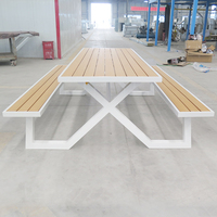 Table d'extérieur en bois couleur claire, table de jardin économique, table de restaurant, table de pique-nique moderne, mobilier d'extérieur, table à manger
