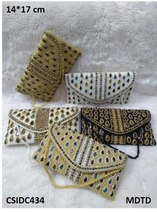 Pochette de soirée en soie brodée de fleurs faites à la main avec chaîne, forme demi-lune, pour les soirées - Product Image 6