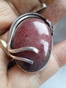 Colgante Vintage de Plata de Ley con Rodonita, Joyería Artesanal con Piedras Preciosas, Diseño Elegante para Mujer, Venta al Por Mayor para Exportación - Product Image 5