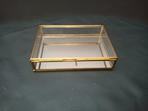 Caja de Joyería de Metal Dorado B18 de Diseño Artesanal, Rectangular con Tapa, Organizador de Almacenamiento para Collares, Anillos y Joyas, Decoración de Mesa - Product Image 2