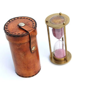 Reloj de Arena Decorativo de Latón Vintage para Decoración de Mesa de Oficina u Hogar - Product Image 1