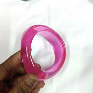 Brazalete de Resina Ecológico Hecho a Mano con Forma Personalizada, Joyería Artística Coleccionable, Accesorio Artesanal para Navidad y Año Nuevo - Product Image 5