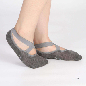 Chaussettes de yoga pour jeunes à prix d'usine, élégantes pour femmes, pour la danse classique, l'entraînement pieds nus, écologiques, antidérapantes, en coton, fabriquées au Vietnam - Product Image 2