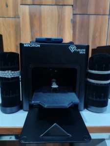 Trusure Mini เป็นเครื่องพิสูจน์ความเป็นเพชรแบบพกพาออกแบบมาเพื่อตรวจจับการปลูกเลี้ยงด้วยกระบวนการ CVD และ HPHT ได้อย่างรวดเร็วและแม่นยำ - Product Image 2