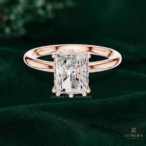 Anillo de Diamante con Corte Radiante Personalizado, Solitario Rectangular Brillante con Engaste Seguro de Múltiples Puntas y Media Halo Oculta - Product Image 1