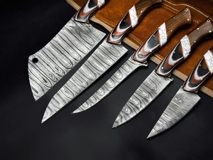 Juego de Cuchillos de Chef Saga Forge de 5 Piezas, Acero de Damasco, Mangos de Madera, Diseño Ambidiestro, Hojas Forjadas de 67 Capas, Cuchillos Hechos a Mano - Product Image 4