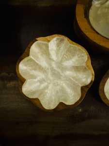 Bol à fleurs en bois fait main unique avec incrustation de coquillages nacrés, plat décoratif naturel pour la décoration de table et le service à dîner - Product Image 6