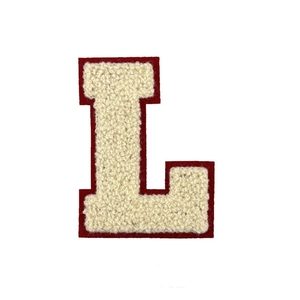 Vente en gros usine : Écussons brodés personnalisés en chenille (lettres A à Z) pour vestes universitaires et vêtements de mode - Product Image 1