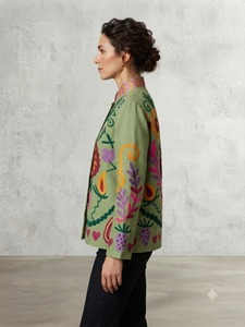 Chaqueta Suzani Tradicional Verde Claro para Mujer, Hecha a Mano con Tela TNT, Bordado Floral Artístico, Estilo Étnico Boho - Product Image 4