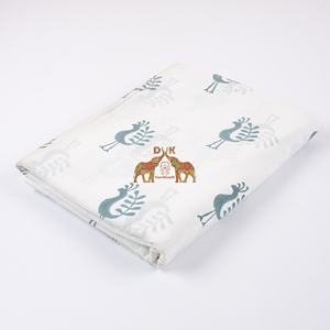 Dernière collection de paon indien main bloc imprimé beau tissu léger pour la maison salon textile sacs jouets garçons - Product Image 2