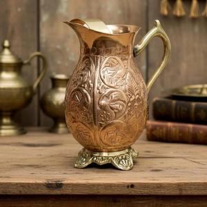 Pichet en cuivre gravé de qualité supérieure, idéal pour les réceptions de mariage et les célébrations traditionnelles, fabriqué à la main en Inde - Product Image 1