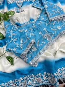 Sari en Georgette Fantaisie avec Bordure Brodée et Broderie de Sequins, Sari de Soirée, Sari de Créateur avec Bordure et Pompons Miroir - Product Image 6
