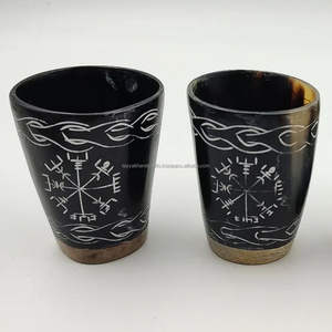 Verre à boire en corne de boeuf noire à forte demande avec motif gravé blanc d'Inde par Tayyab Handicraft - Product Image 2