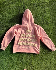Sudadera con Capucha Negra con Estampado Rosa de Mariposas y Diseño de Estrellas, Corte Regular, Ropa Casual - Product Image 6