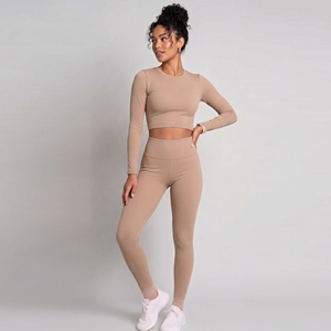 Ensemble 2 pièces de sport pour femme : Crop top de compression à manches longues et leggings, vêtements de yoga Sst - Product Image 1
