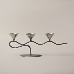 ชุดเชิงเทียนสแตนเลสแบบสามชิ้นเชื่อมต่อกัน ดีไซน์หรูหรา ของตกแต่งบ้านสวยงาม เหมาะสำหรับคริสต์มาส เชิงเทียนและโถใส่เทียนสำหรับบ้าน - Product Image 3