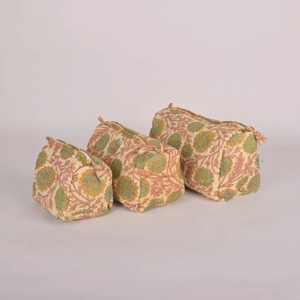 Set de Bolsas de Maquillaje y Artículos de Aseo de Algodón Acolchado con Estampado Indio - Product Image 3