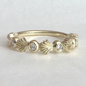 Anillo de Oro de 14K con Diamantes en Forma de Concha de Vieira, 0.19ctw, Bisel Redondo, Diamante Cultivado en Laboratorio, Anillo de Boda, Anillo Apilable con Diseño Náutico Costero - Product Image 1