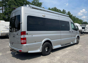 Venta Premium de Autocaravana Roadtrek RV 2015 - Product Image 2