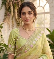 Sari en satin brodé Fendy avec travail de sequins de 3 mm, bordure brodée, blouse prête à porter, sari de créateur indien