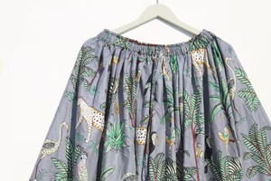 Falda larga para mujer hecha a mano con estampado de tigre - Product Image 2