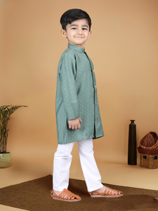 Ensemble kurta vert sarcelle pour garçons, tenue ethnique traditionnelle, vêtements de fête pour enfants, kurta texturée, pyjama blanc, vêtements élégants pour enfants - Product Image 3
