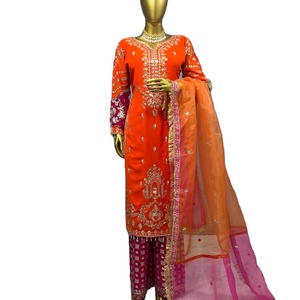 Dernière Designer Faux Georgette Broderie Séquence Travail Kurti Set par FabZone - Product Image 1