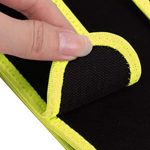 Enveloppement de compression pour le coude avec logo personnalisé, idéal pour l'entraînement actif et la chaleur musculaire, doté d'un tissu doux pour les peaux sensibles et offrant un confort optimal. - Product Image 6