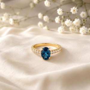 Bague en topaze bleue de Londres, taille ovale, faite à la main, en argent sterling 925, plaqué or 18 carats, élégante bague de promesse, bijoux d'anniversaire - Product Image 1