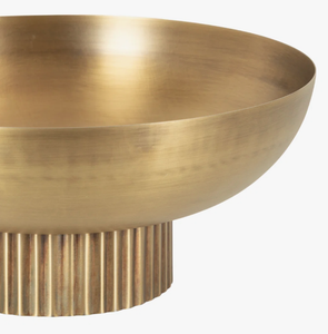 Bol de service décoratif en métal avec une brillance élégante, parfait pour présenter des fruits, des légumes et des collations maison - Product Image 3