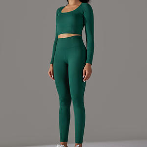 Ensemble de yoga 2 pièces sans couture pour femmes, tendance, avec logo sur le devant, comprenant un legging et un haut, idéal pour les séances de sport et la gym - Product Image 2
