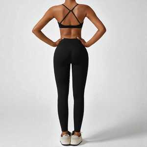 Ensemble de yoga noir, haut court à manches longues, leggings taille haute, vêtements de sport pour femmes - Product Image 2