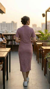 Vestido Camisero Midi de Manga Corta con Cuello Polo, Dobladillo Asimétrico y Detalle de Botones, Color Sólido, Tejido de Tela, Estilo Casual - Product Image 4