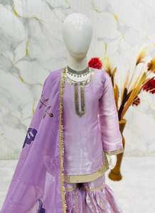 Ensemble Sharara en soie GMY Royal Lavender pour enfants avec broderies lourdes et dupatta en organza - Product Image 6