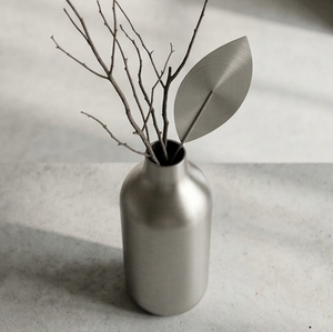 Jarrón Minimalista de Acero Inoxidable Plateado con Forma de Botella, Decoración de Mesa con Ramas Secas - Product Image 2